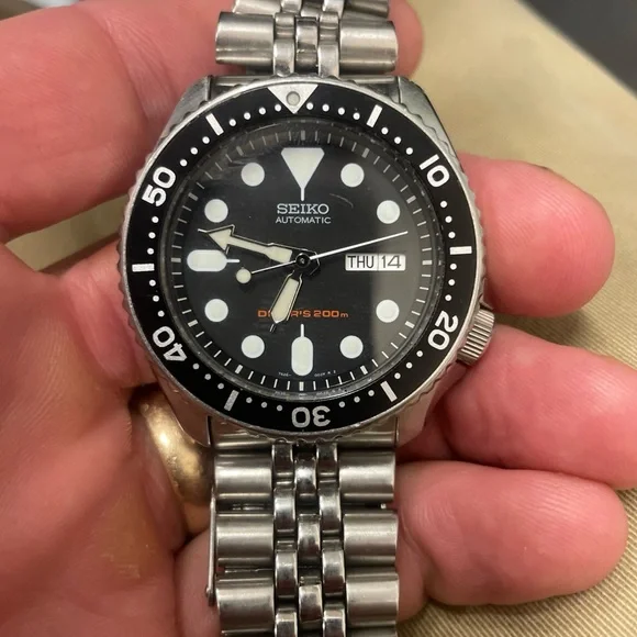 Seiko Black Dial Diver's Watch with Silver Bracelet - Picture 2 of 2